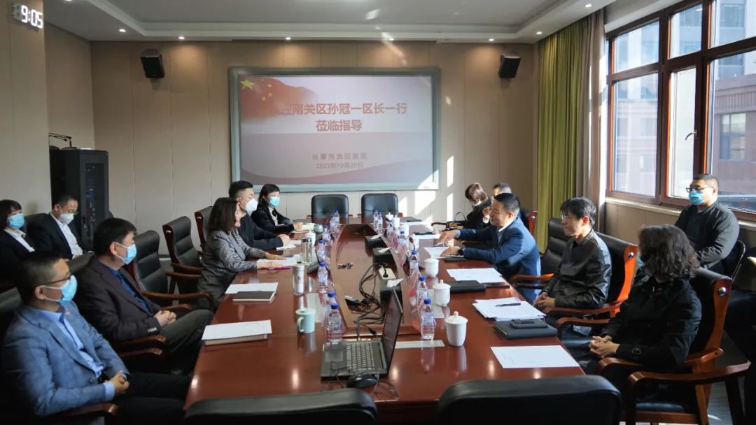 南关区代区长孙冠一到黄瓜视频
调研