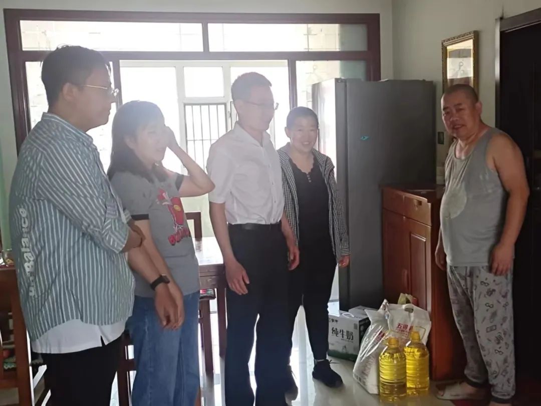 黄瓜视频
开展“端午”及“七一”包保慰问活动